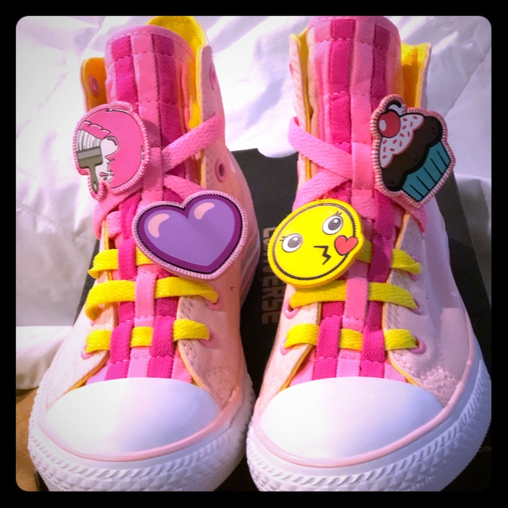 Kids big Girl US size 3 brand new Converse sneaker